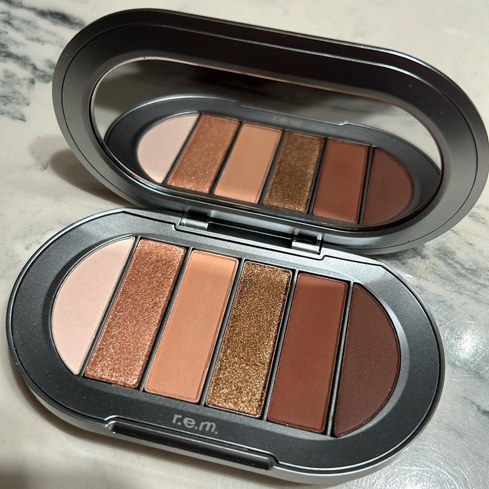 REM beauty eyeshadow palette